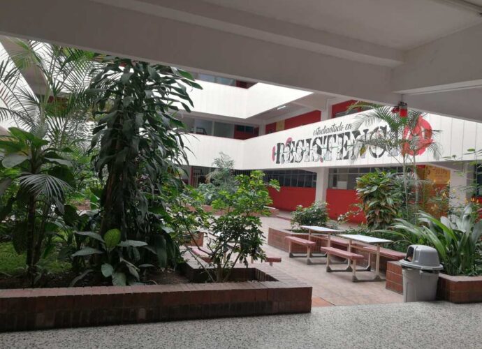 ESA LUZ QUE SIGUE ENCENDIDA, LA ESCUELA DE CIENCIAS PSICOLÓGICAS. ESA LUZ QUE SIGUE ENCENDIDA, LA ESCUELA DE CIENCIAS PSICOLÓGICAS.