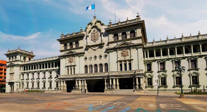 Ante la decisión de la CC, el Gobierno de Guatemala buscará un reajuste presupuestario Ante la decisión de la CC, el Gobierno de Guatemala buscará un reajuste presupuestario