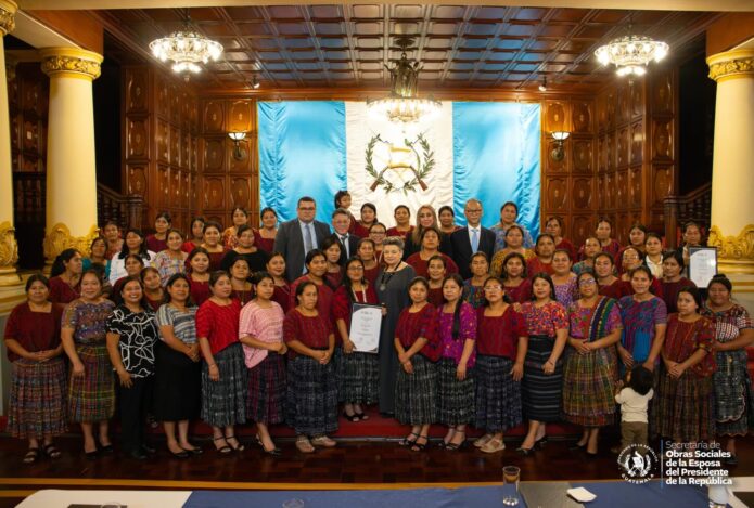 Tejedoras amplían su producción con apoyo de SOSEP y nuevos telares