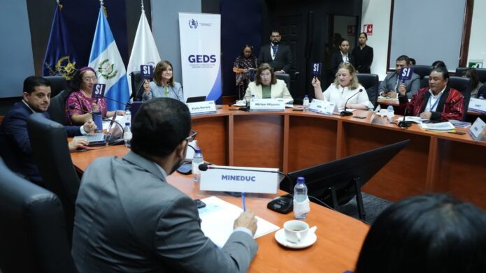 Impulsan acciones y reportan avances en favor de la niñez y adolescencia en el país.