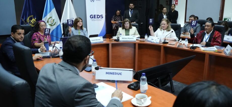 Impulsan acciones y reportan avances en favor de la niñez y adolescencia en el país.