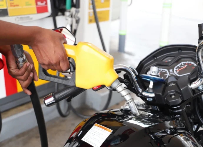 Evite cobros excesivos: consulte los precios de referencia de los combustibles