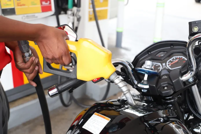 Evite cobros excesivos: consulte los precios de referencia de los combustibles