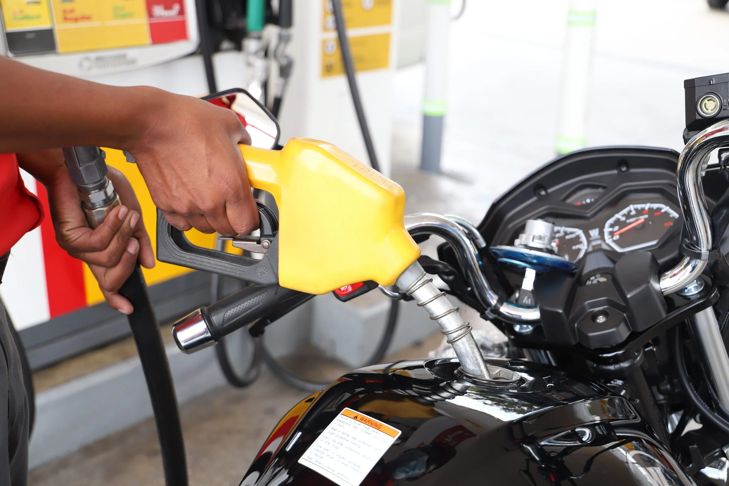Evite cobros excesivos: consulte los precios de referencia de los combustibles