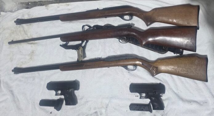 Localizan más armas en caja de encomiendas en portuaria Santo Tomás de Castilla
