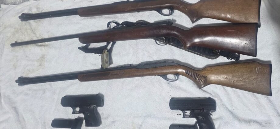 Localizan más armas en caja de encomiendas en portuaria Santo Tomás de Castilla