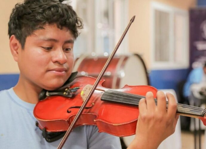 Talento musical oriental participa en audiciones para orquesta regional