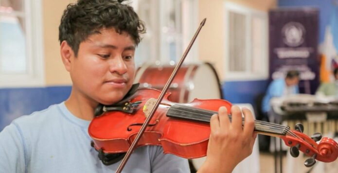 Talento musical oriental participa en audiciones para orquesta regional