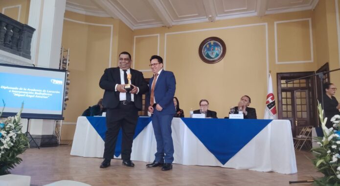 Clausura diplomado de locución de TGW