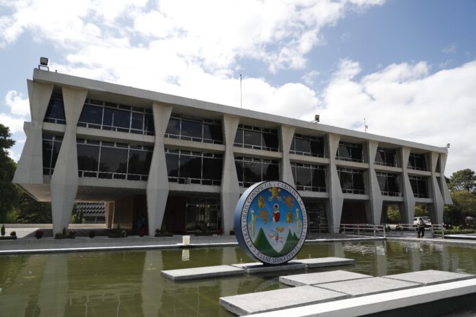 Diputados de Semilla piden a la Contraloría realizar auditoría por estudiantes afectados en la San Carlos