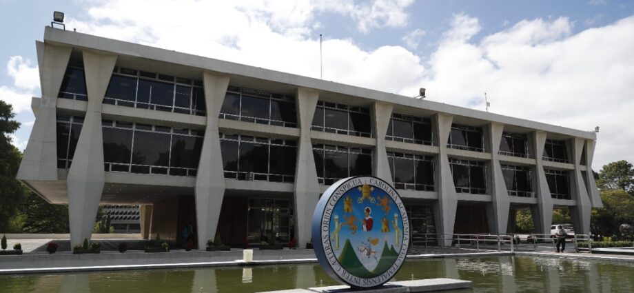 Diputados de Semilla piden a la Contraloría realizar auditoría por estudiantes afectados en la San Carlos