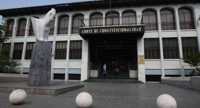 El analista poltico Renzo Rosal cuestiona el papel de la CC en la defensa del orden constitucional