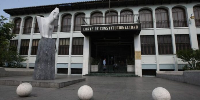 El analista poltico Renzo Rosal cuestiona el papel de la CC en la defensa del orden constitucional
