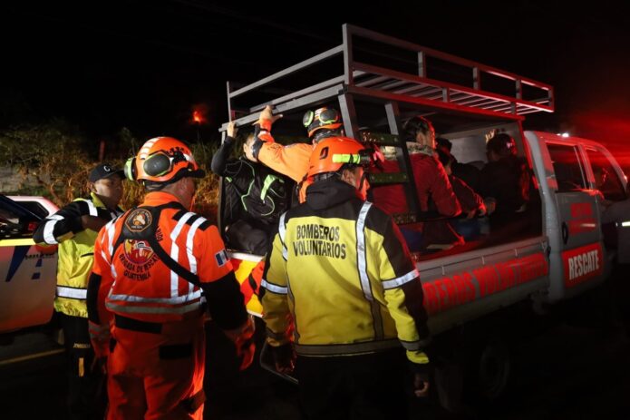Bomberos Voluntarios atienden emergencia en San Juan Alotenango y evacúan a más de 350 personas