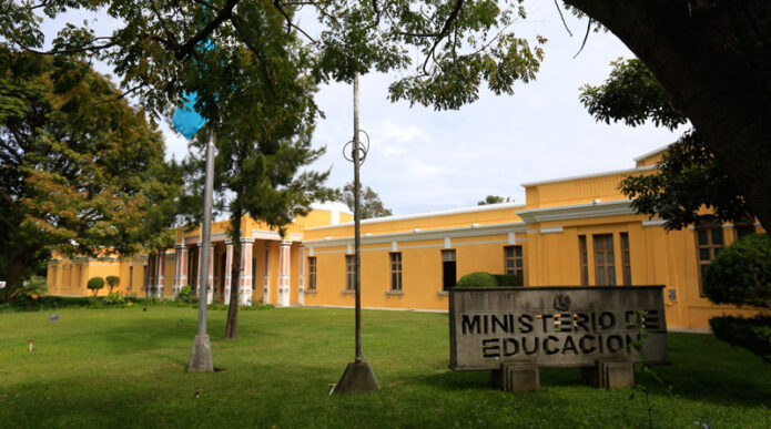 Educación digital para el desarrollo estudiantil