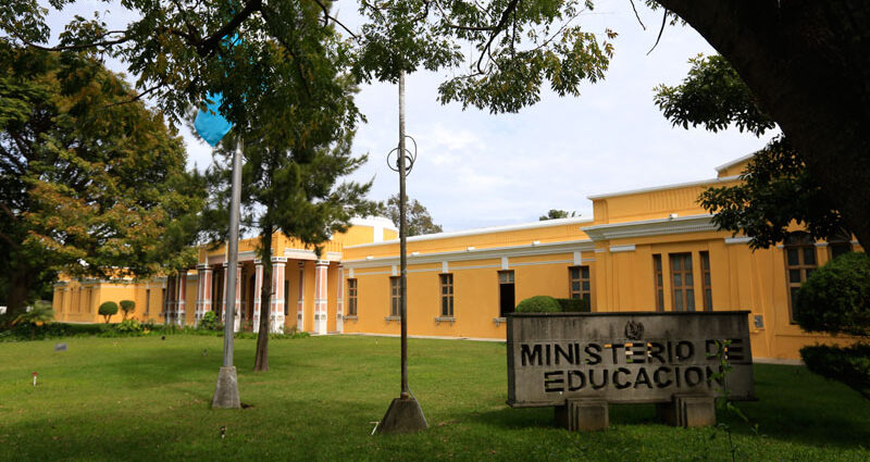 Educación digital para el desarrollo estudiantil
